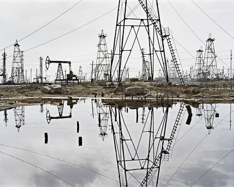 SOCAR Oil Fields # 3, Baku, Azerbaijan, 2006 © Edward Burtynsky, courtesy Stefan Röpke, Köln + Nicholas Metivier, Toronto